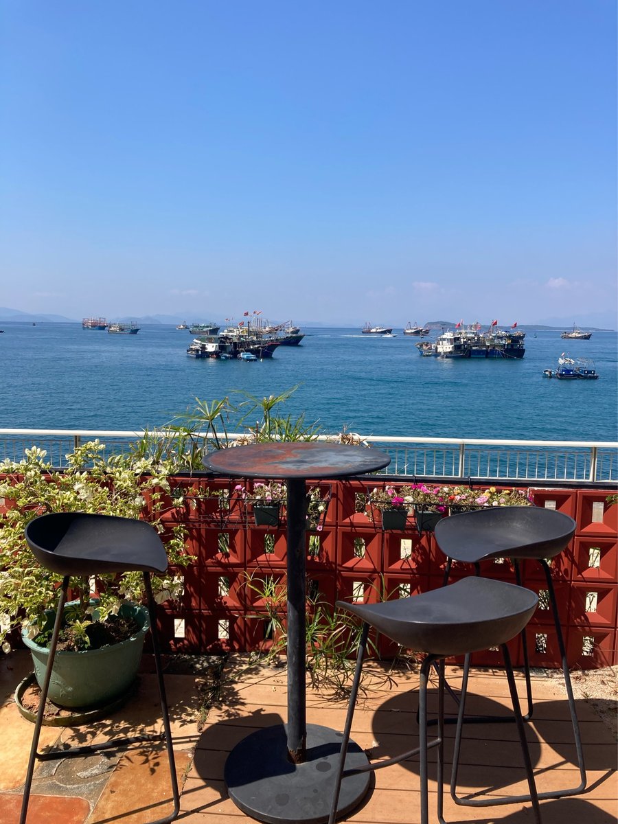 南澳海滩，海上渔船